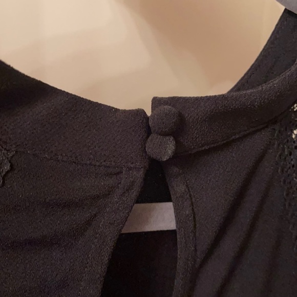 Delicate cap sleeve dress shirt - Picture 7 of 7